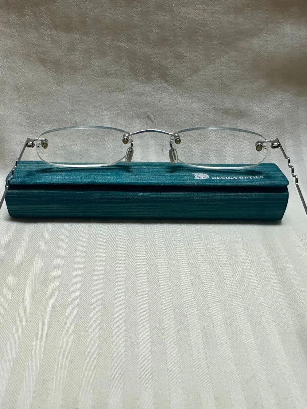 NEW W/HARD CASE! DESIGN OPTICS RIMLESS READERS +2.25 WITH SPRING HINGES